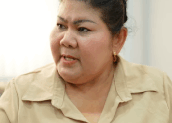 N0309124 เหน อตำรวจย งม เจ คนน คอยส บสาวคด ของสาม เม อหลาย อน (ต part 2